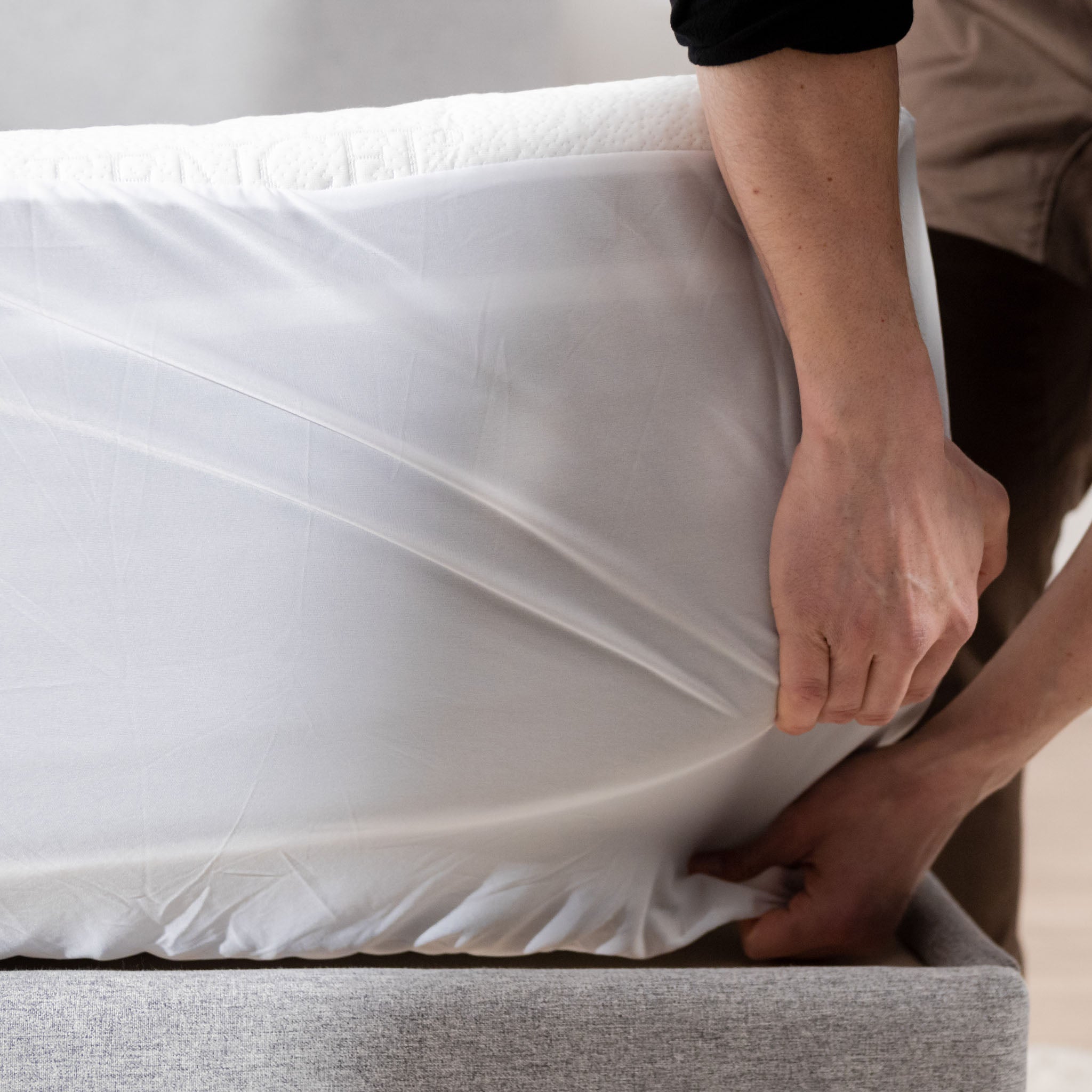 100% waterproof mattress protector full size